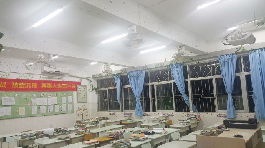 蓮花中學教師.jpg